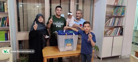 حضور کودکان و نوجوانان پای صندوق های رای