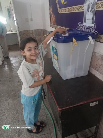 حضور کودکان و نوجوانان پای صندوق های رای