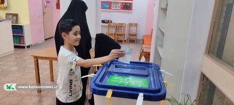 حضور کودکان و نوجوانان پای صندوق های رای
