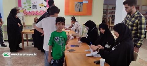حضور کودکان و نوجوانان پای صندوق های رای