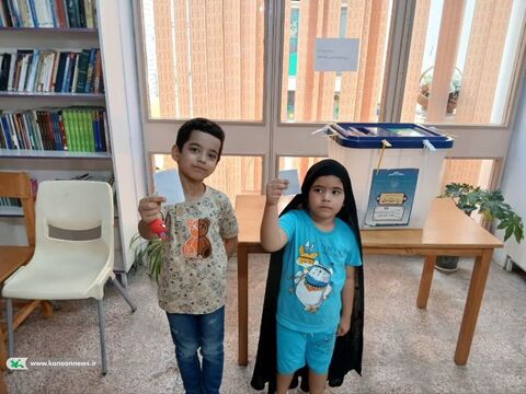 حضور کودکان و نوجوانان پای صندوق های رای