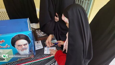 حضور کودکان و نوجوانان پای صندوق های رای