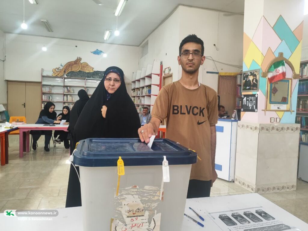 کودکان و رای اولیهای سیستان و بلوچستانی در مراکز کانون رای خود را به صندوق انداختند