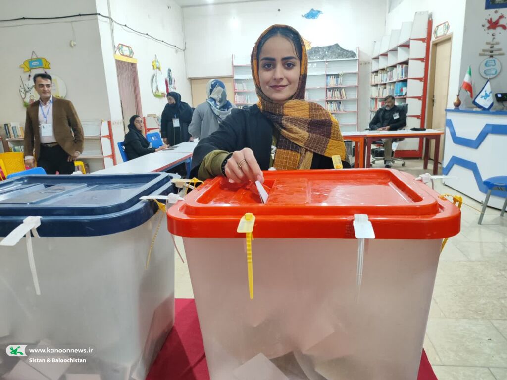 کودکان و رای اولیهای سیستان و بلوچستانی در مراکز کانون رای خود را به صندوق انداختند