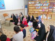 با کتابخانه سیار تنگستان استان بوشهر در روستای پهلوان کشی