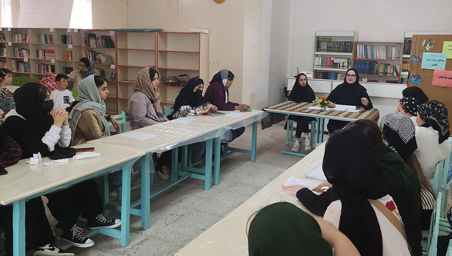 دهمین نشست انجمن نویسندگان نوجوان کانون مشگینشهر برگزار شد