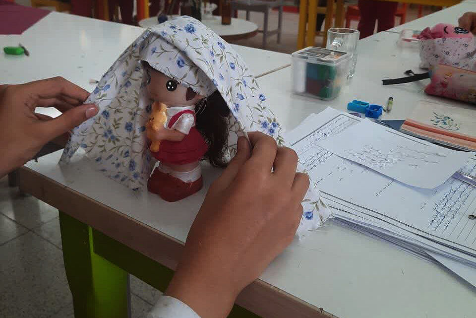 کودکان کانونی برای عروسکهایشان چادر دوختند