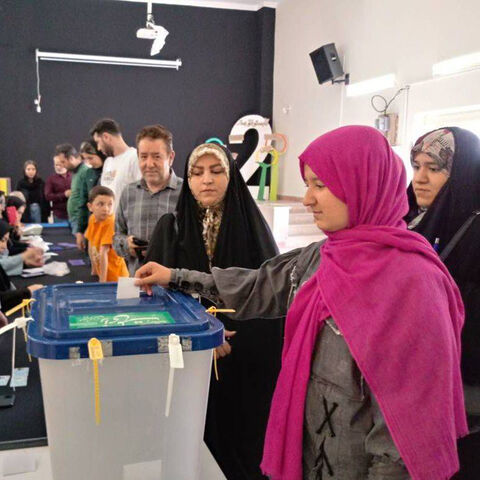 حضور کودکان درپای صندوق های رأی/ انجام فرایند انتخابات در هشت مرکز  فرهنگی هنری کانون استان اردبیل