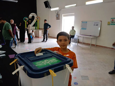 حضور کودکان درپای صندوق های رأی/ انجام فرایند انتخابات در هشت مرکز  فرهنگی هنری کانون استان اردبیل