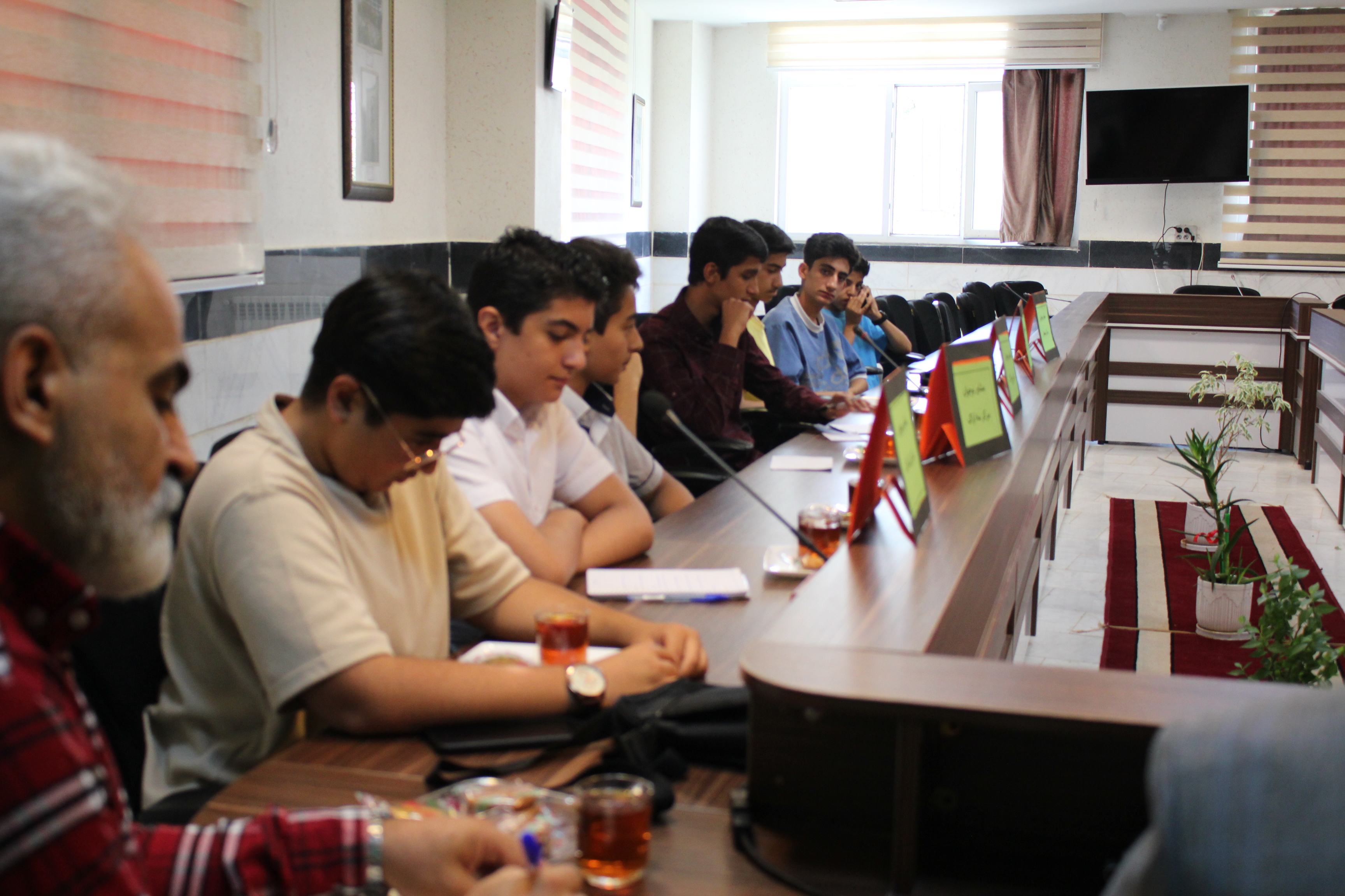 نشست صمیمانه مدیرکل کانون پرورش فکری استان مرکزی با مشاوران نوجوان