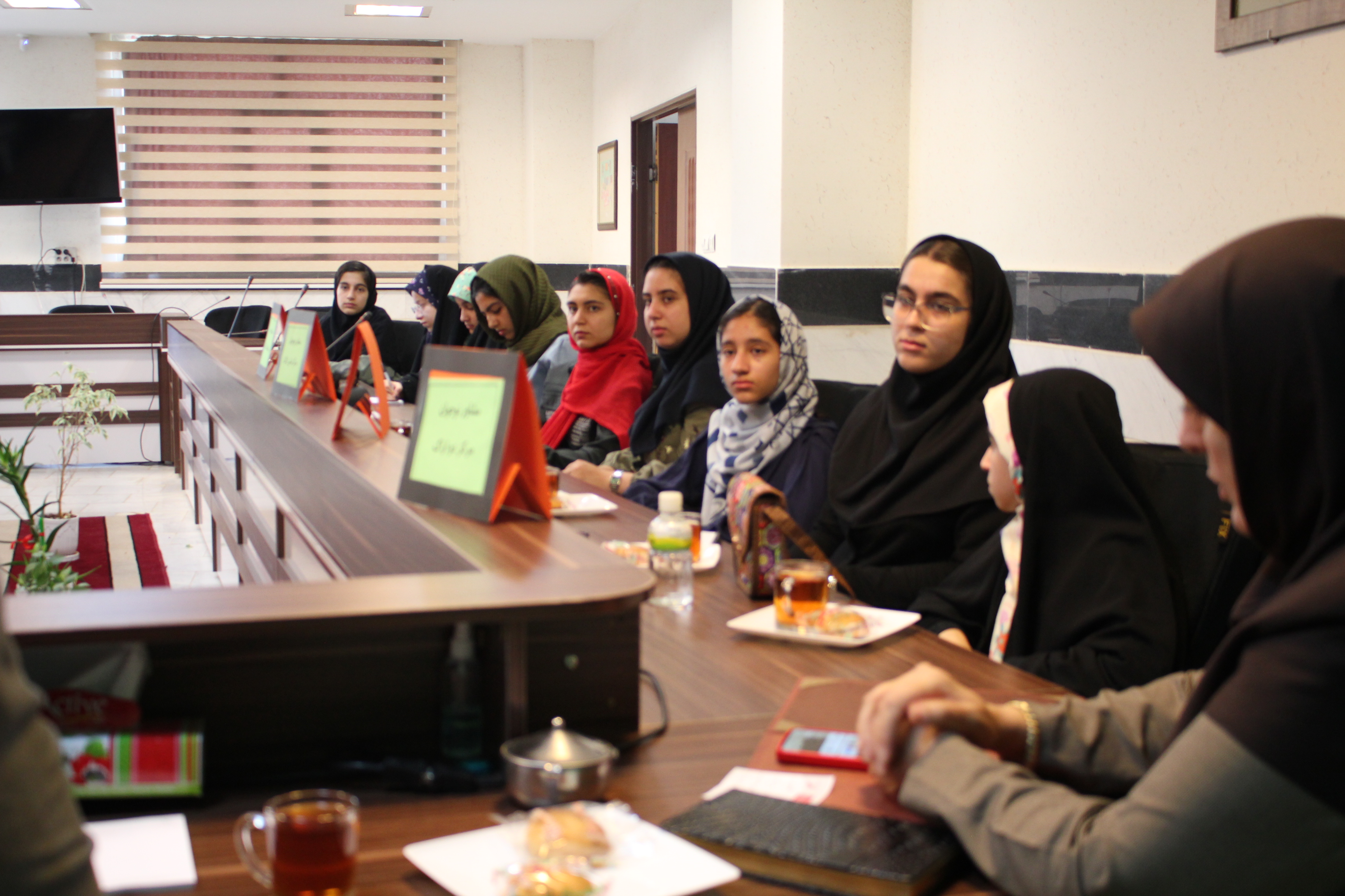 نشست صمیمانه مدیرکل کانون پرورش فکری استان مرکزی با مشاوران نوجوان