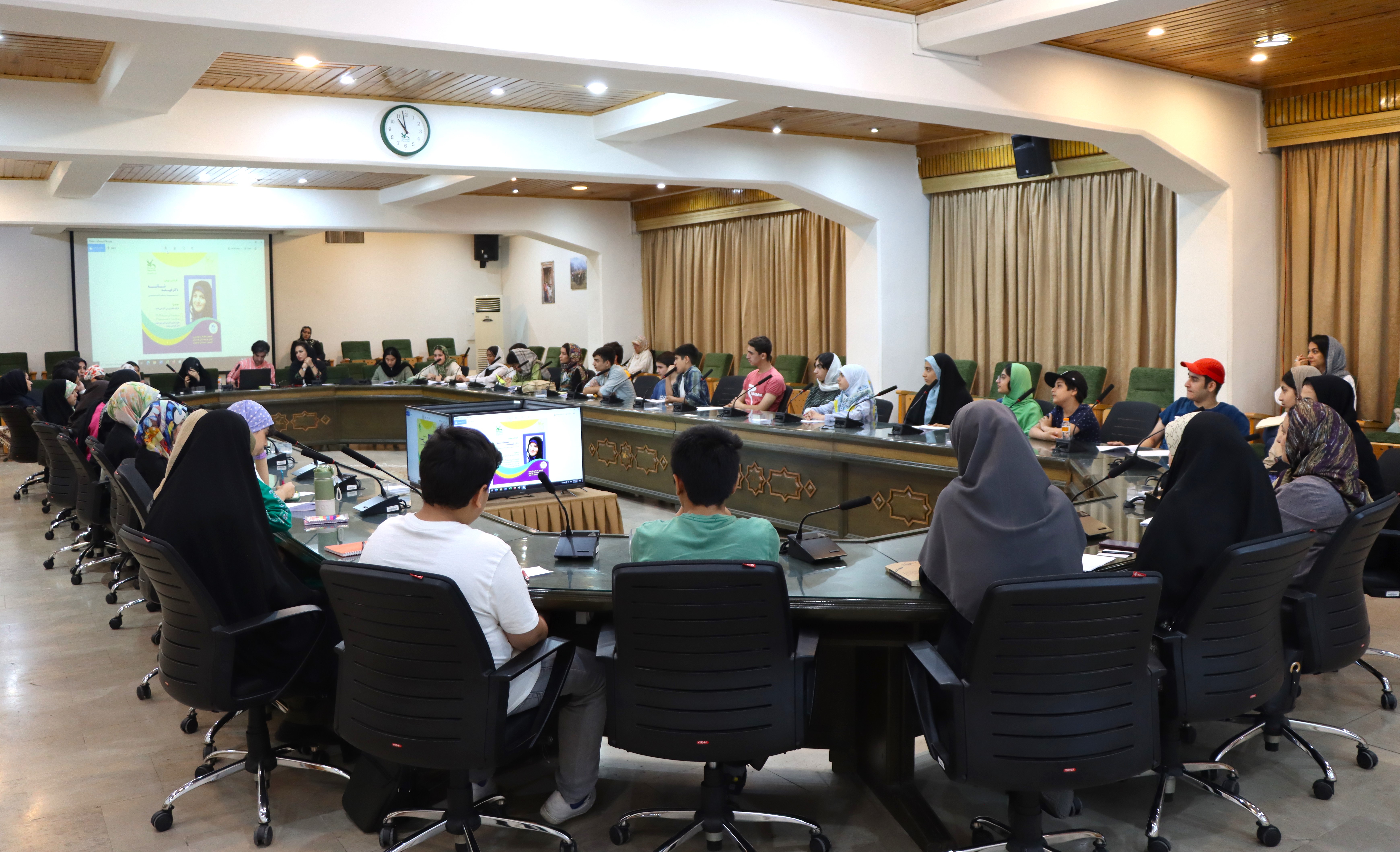 برگزاری انجمن ادبی شاعران و نویسندگان نوجوان در کانون استان تهران