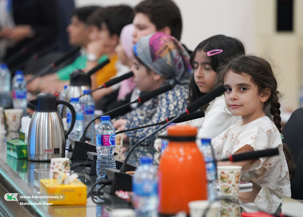 گفتوگوی صریح نوجوانان و اهالی فرهنگ با نمایندگان نامزدهای ریاست جمهوری