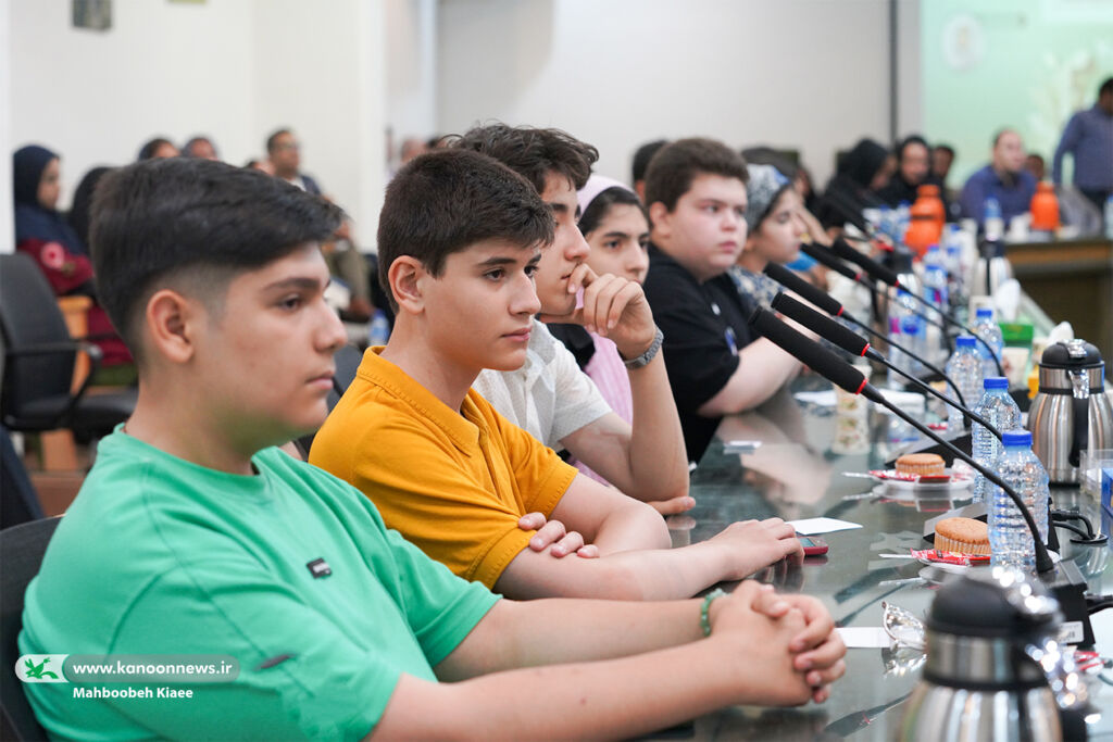 گفتوگوی صریح نوجوانان و اهالی فرهنگ با نمایندگان نامزدهای ریاست جمهوری