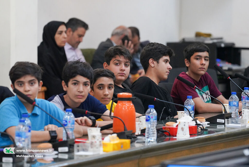 گفتوگوی صریح نوجوانان و اهالی فرهنگ با نمایندگان نامزدهای ریاست جمهوری