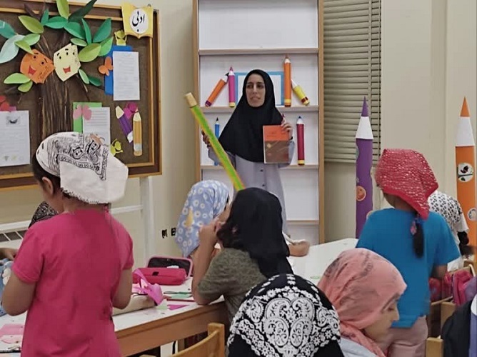 ویژه برنامه های روز قلم و اندیشه در مراکز شاهین شهر و شماره یک اصفهان