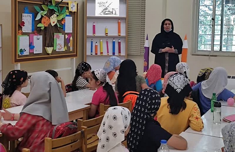 ویژه برنامه های روز قلم و اندیشه در مراکز شاهین شهر و شماره یک اصفهان