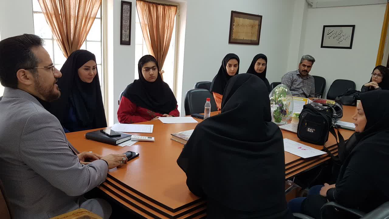 نشست با مربیان جدید کارگاه‌های تابستانی کانون کرمانشاه