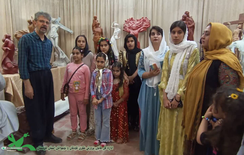 حضور اعضاء مراکز الگوی تربیتی کردستان در بنای تاریخی عمارت خسروآباد