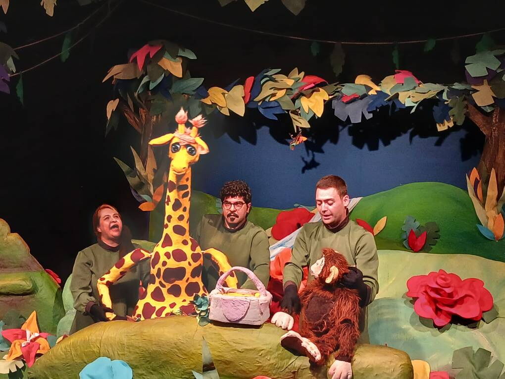 آخرین اجرای نمایشِ «نیست نیست، کلوچه نیست» ویژه هنرمندان برگزار شد