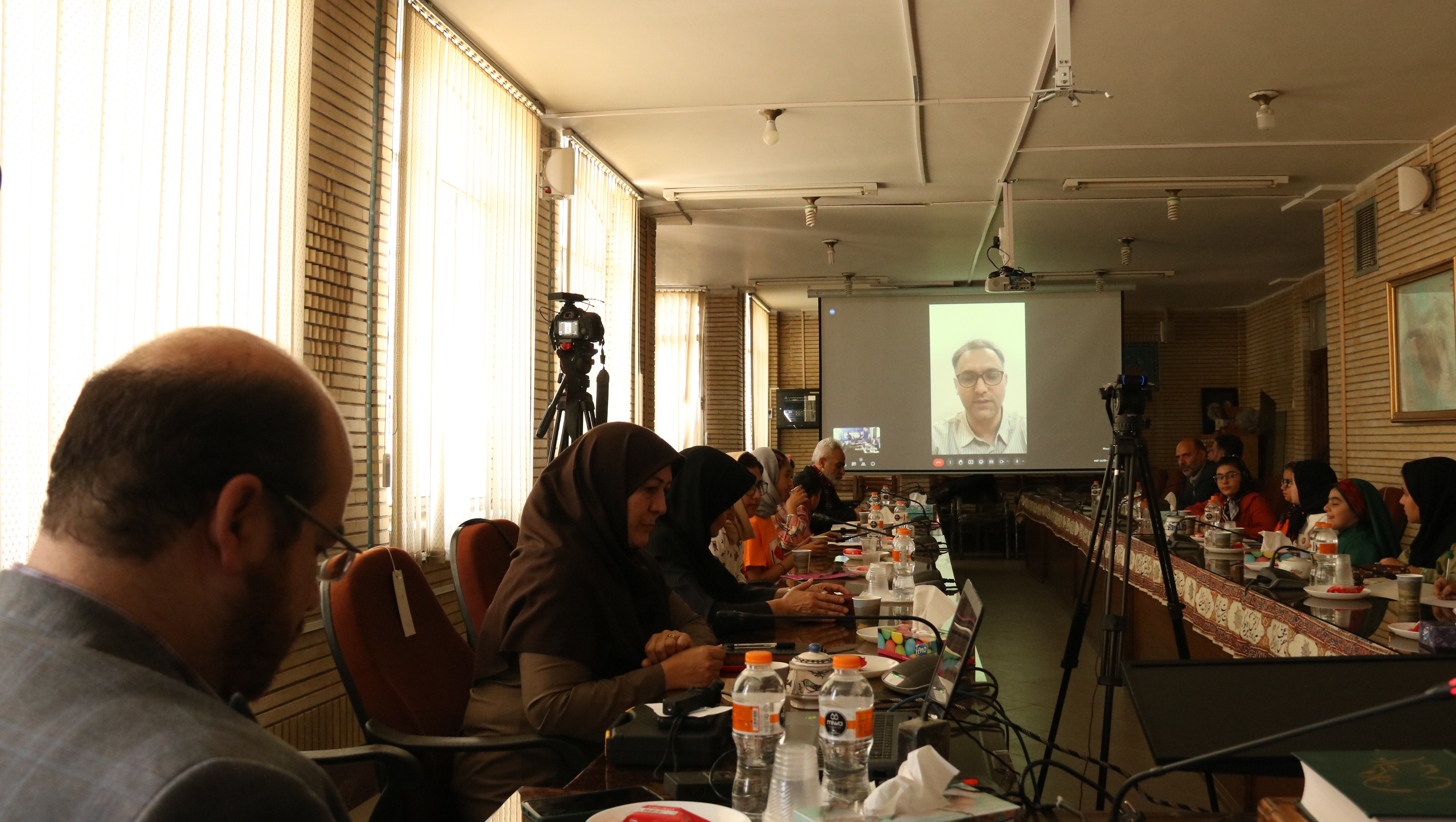 نشست اعضای پارلمان کودک کانون با مدیرکل میراثفرهنگی استان مرکزی