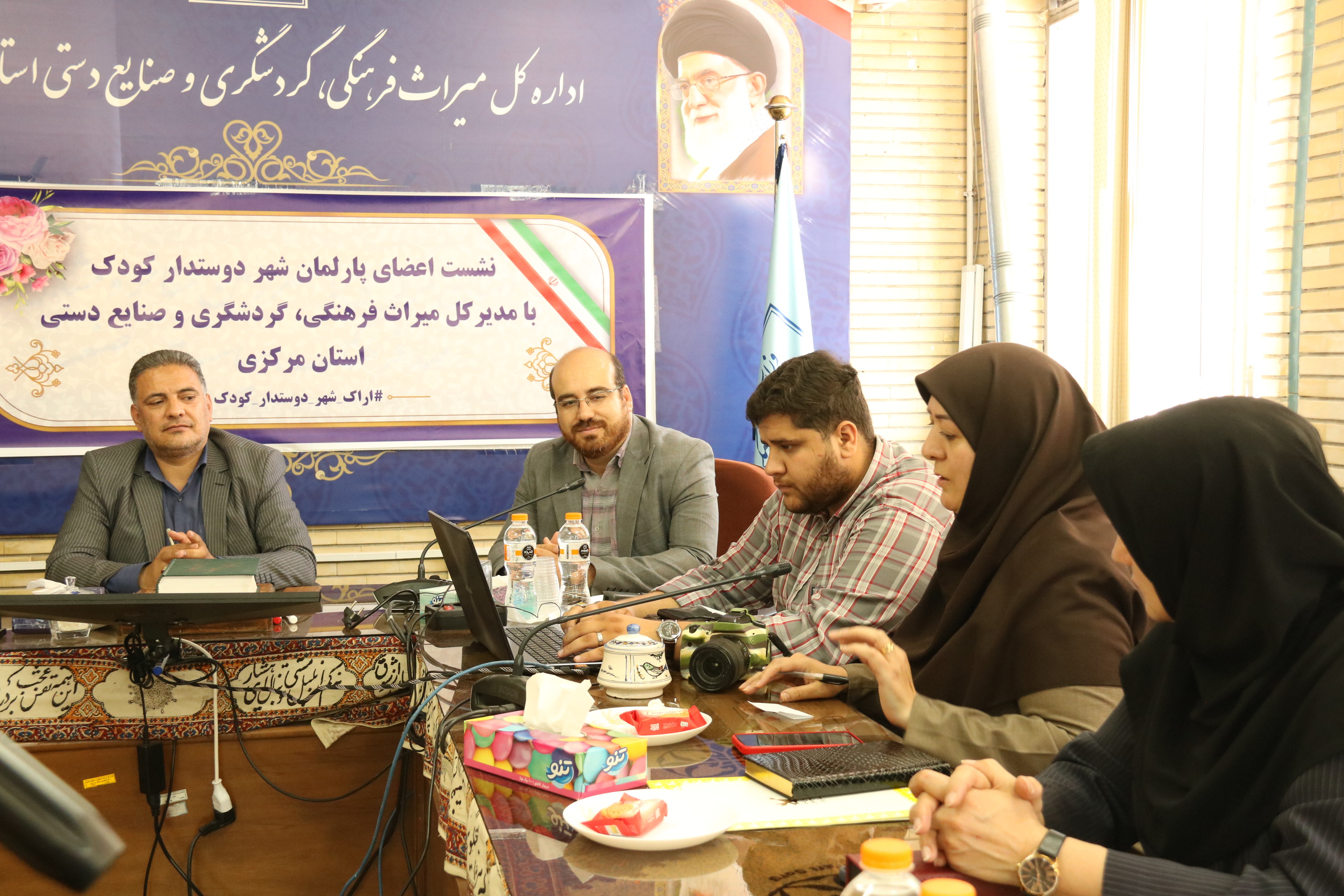 نشست اعضای پارلمان کودک کانون با مدیرکل میراث‌فرهنگی استان مرکزی