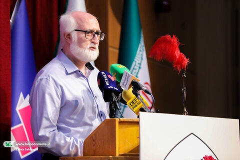 برنامه شعرخوانی عاشورایی و رونمایی از کتاب «گل کم تحمل است» برگزار می‌شود