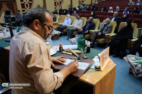 برنامه شعرخوانی عاشورایی و رونمایی از کتاب «گل کم تحمل است» برگزار می‌شود