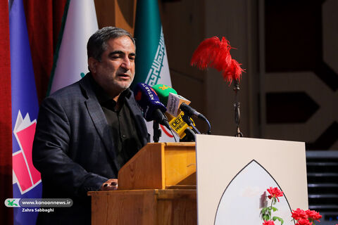 برنامه شعرخوانی عاشورایی و رونمایی از کتاب «گل کم تحمل است» برگزار می‌شود