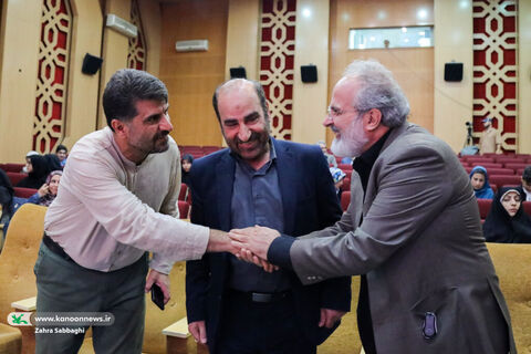 برنامه شعرخوانی عاشورایی و رونمایی از کتاب «گل کم تحمل است» برگزار می‌شود
