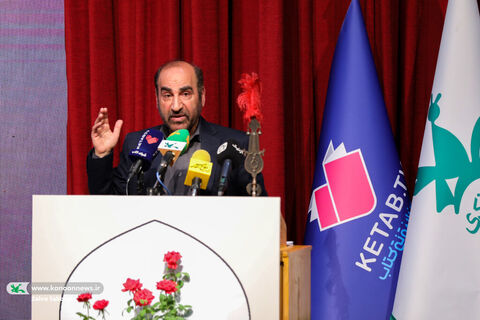 برنامه شعرخوانی عاشورایی و رونمایی از کتاب «گل کم تحمل است» برگزار می‌شود