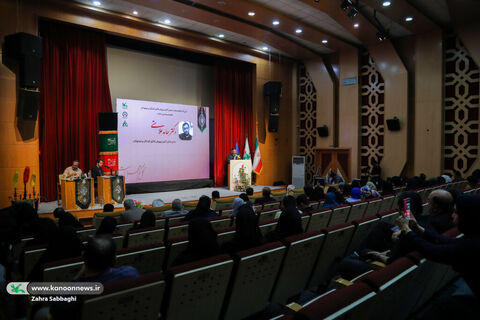 برنامه شعرخوانی عاشورایی و رونمایی از کتاب «گل کم تحمل است» برگزار می‌شود