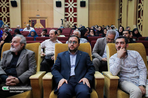 برنامه شعرخوانی عاشورایی و رونمایی از کتاب «گل کم تحمل است» برگزار می‌شود