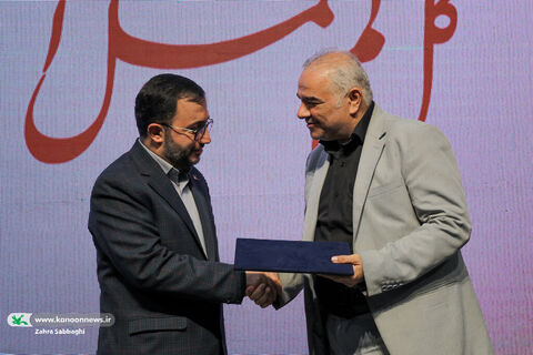 برنامه شعرخوانی عاشورایی و رونمایی از کتاب «گل کم تحمل است» برگزار می‌شود