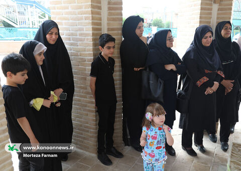 ادای احترام به آذریزدی