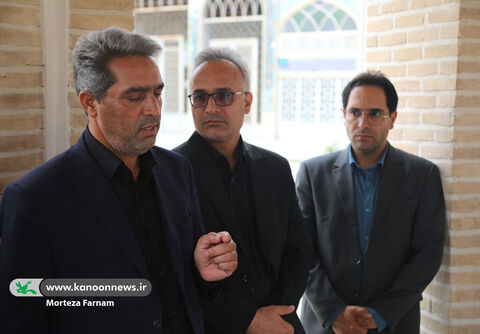 ادای احترام به آذریزدی