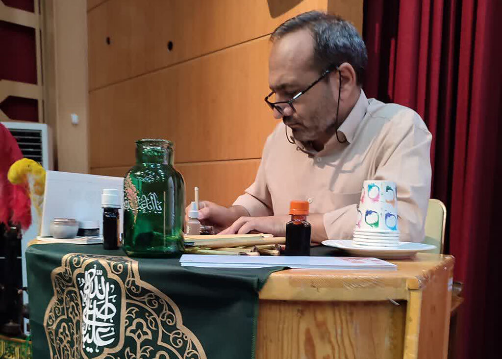 شعرخوانی شاعران عاشورایی، رونمایی از کتاب «گل کم تحمل است»