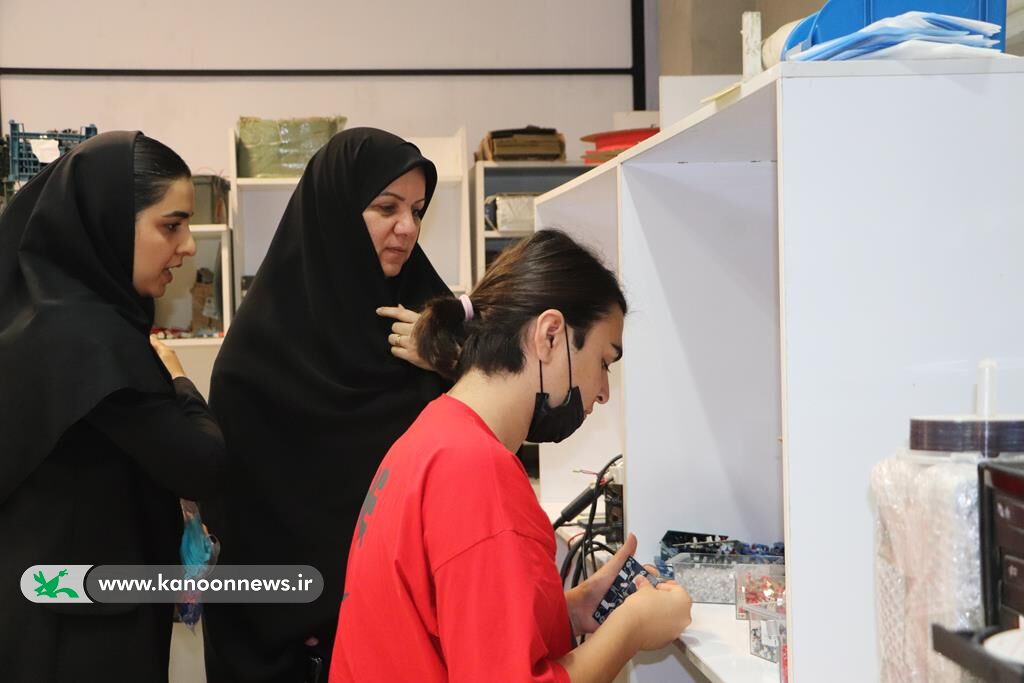 بازدید مدیرکل کانون از کارگاه تولید پکیجهای آموزش رباتیک روبویونیک