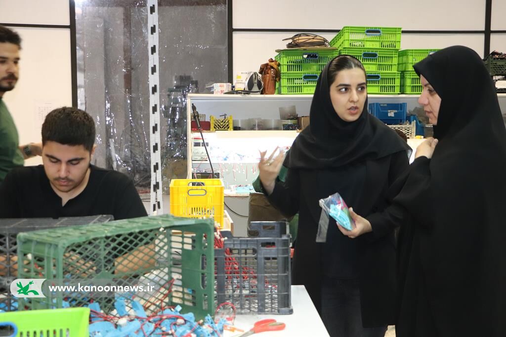 بازدید مدیرکل کانون از کارگاه تولید پکیجهای آموزش رباتیک روبویونیک