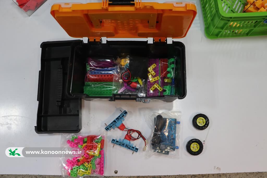 بازدید مدیرکل کانون از کارگاه تولید پکیجهای آموزش رباتیک روبویونیک