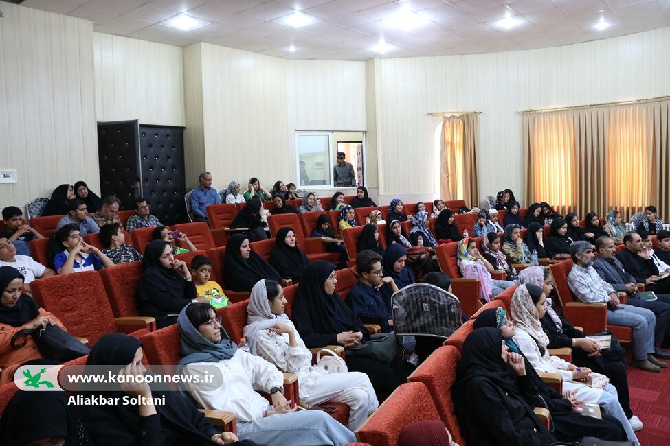 نشست ادبی شاعران نوجوان با شاعر «هنگام باران بود» برگزار شد