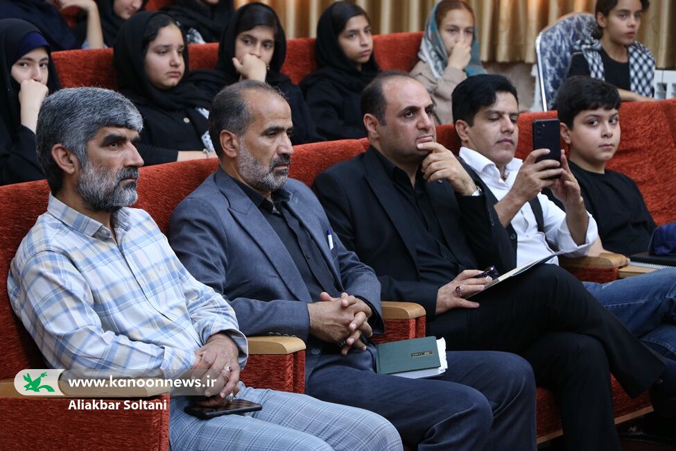 نشست ادبی شاعران نوجوان با شاعر «هنگام باران بود» برگزار شد