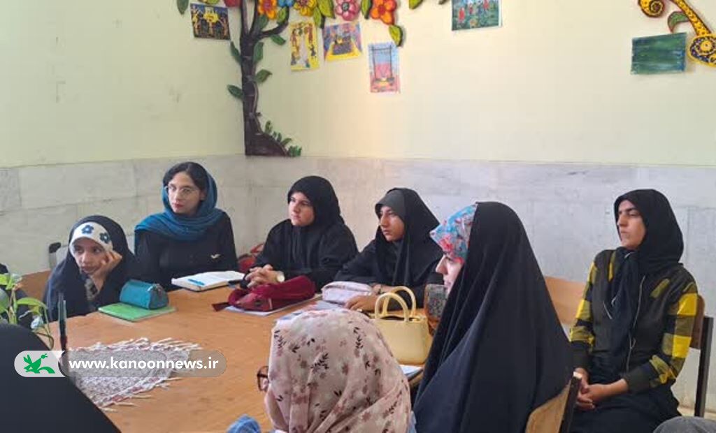 «قصه زندگی یک برگ» اثر نادر ابراهیمی مورد بررسی قرار گرفت