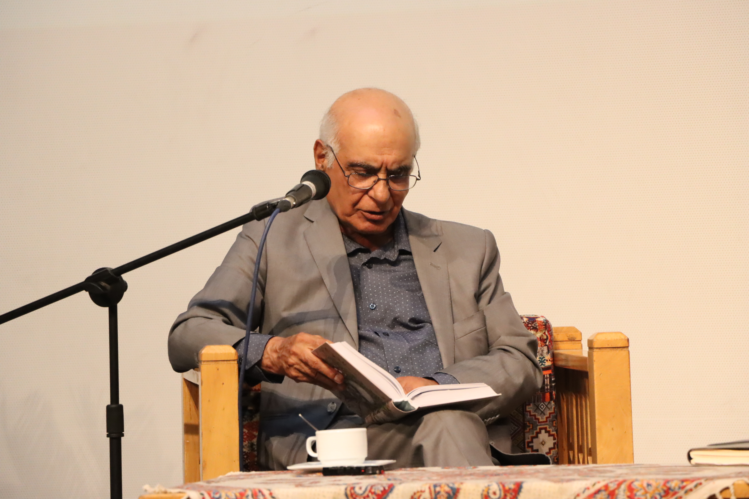 آیین تجلیل از هوشنگ مرادی کرمانی در کانون استان تهران برگزار شد