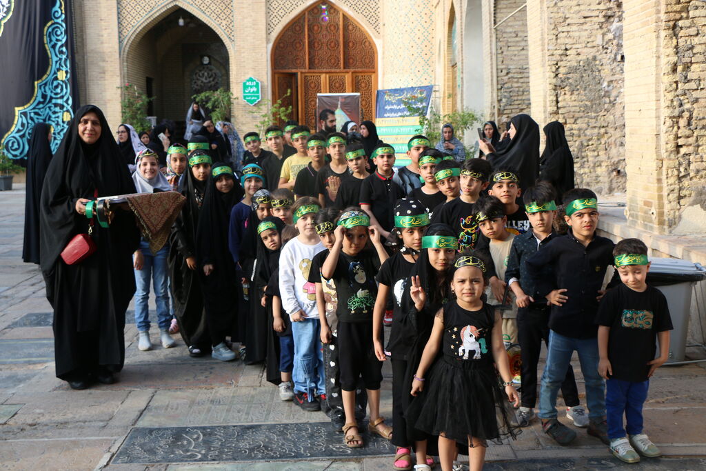 گردهمایی میهمانان کوچک امام حسین در کانون فارس برگزار شد گردهمآیی کودکان عاشورایی در کانون فارس برگزار شد