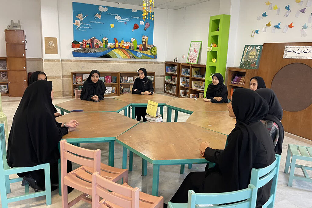 دیدار صمیمانه با مسئولین مراکز، مربیها و شورای نوجوانان