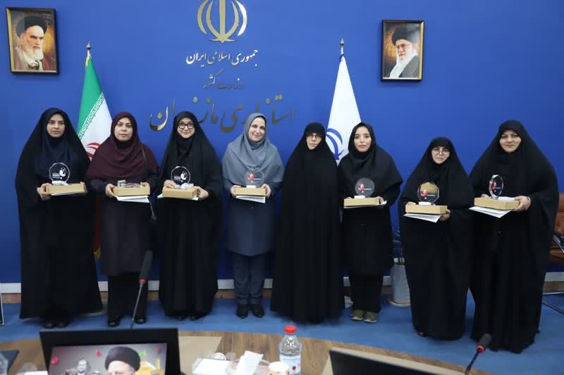 از مژده پاکسرشت به عنوان بانوی تاثیر گذار استان تجلیل شد