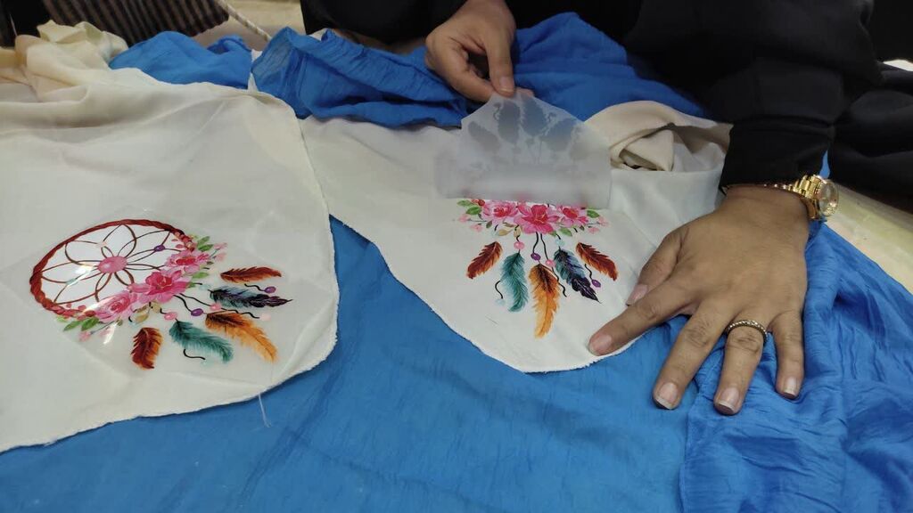 آموزش دوخت روسری در مرکز فرهنگی هنری کوی پلیس
