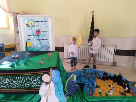 همزمان با فرارسیدن دهه اول محرم، کودکان و نوجوانان در مراکز کانون پرورش فکری استان فارس، با برگزاری مراسم عزاداری، به یاد امامحسین (ع) و یاران وفادارش سوگواری کردند.