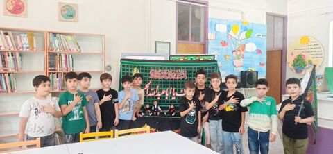همزمان با فرارسیدن دهه اول محرم، کودکان و نوجوانان در مراکز کانون پرورش فکری استان فارس، با برگزاری مراسم عزاداری، به یاد امامحسین (ع) و یاران وفادارش سوگواری کردند.